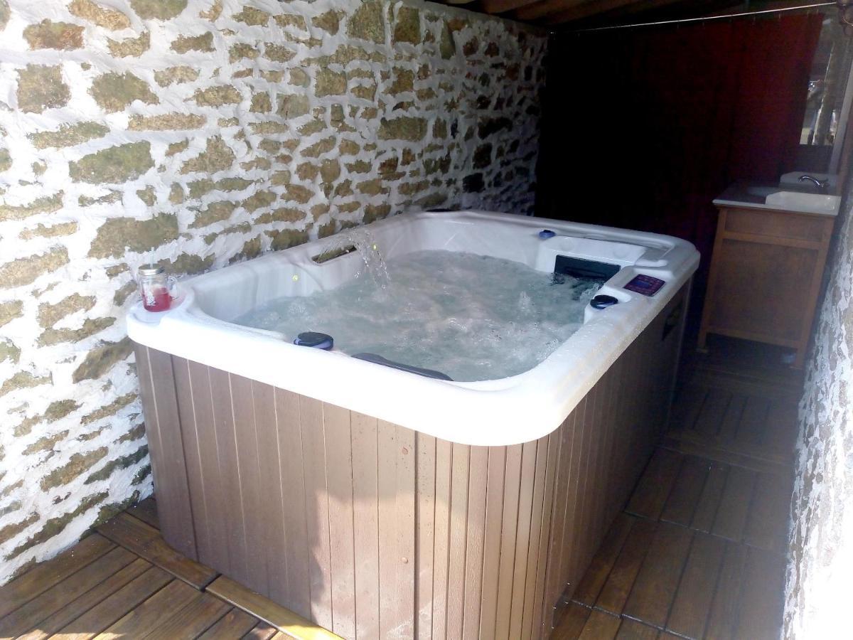 Maison Spacieuse A Plougonven Avec Jacuzzi Et Jardin Exterior foto